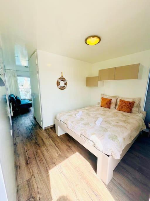''Statia'' Cozy & Romantic Houseboat in Maastricht photo 2