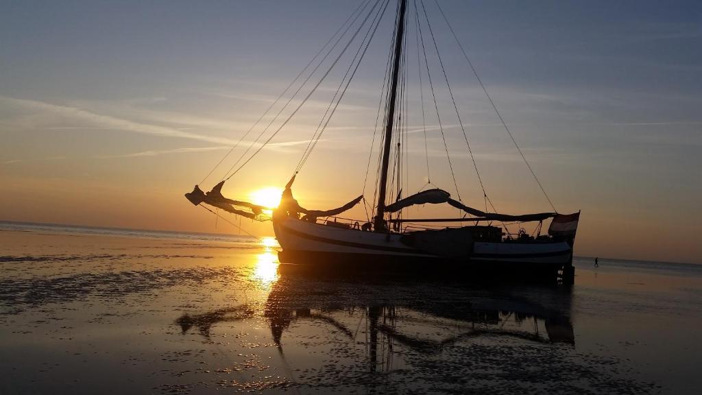 tjalkjacht pelikaan enkhuizen — photo 1