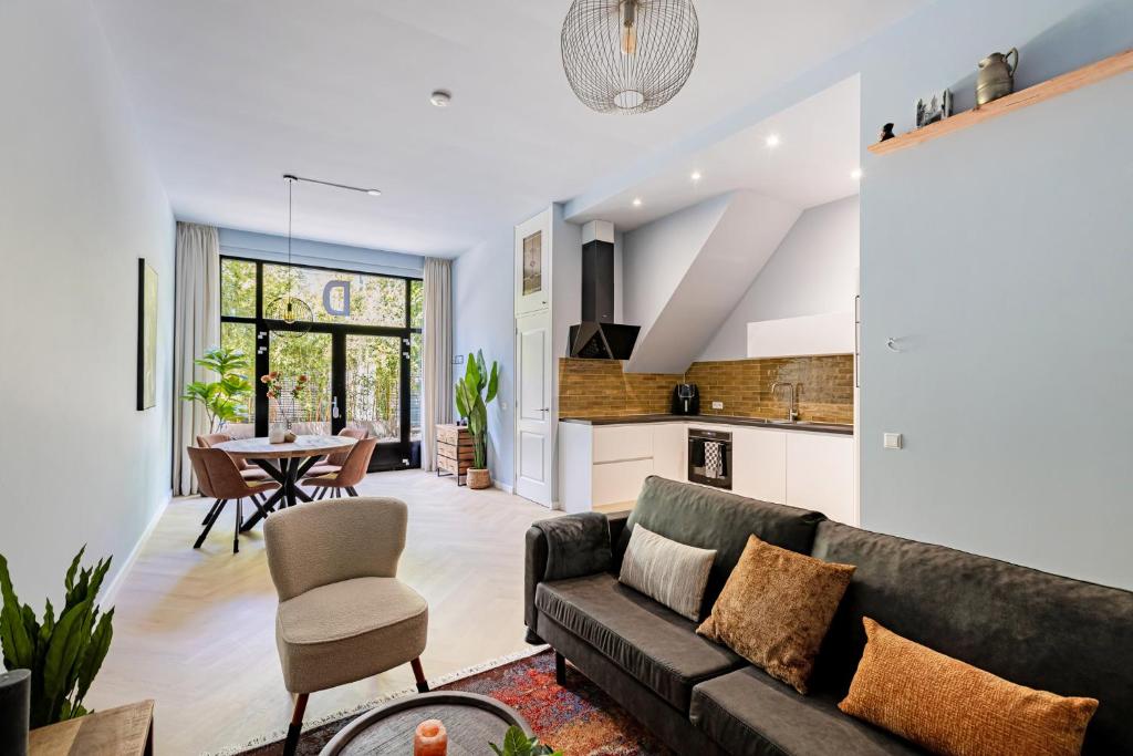 Stylish apartment next to the Amstel river- Unit D — photo 1
