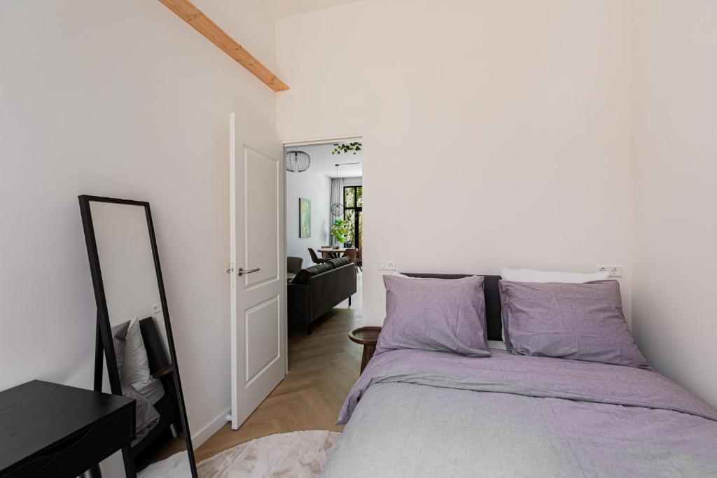Stylish apartment next to the Amstel river- Unit D photo 2