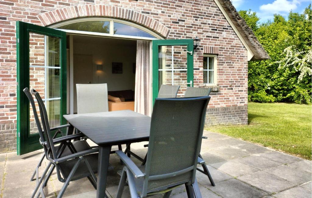 Three Bedroom Gorgeous Home In Den Ham photo 2