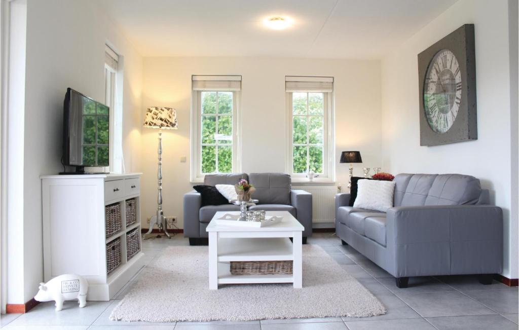 3 Bedroom Cozy Home In Wemeldinge photo 2