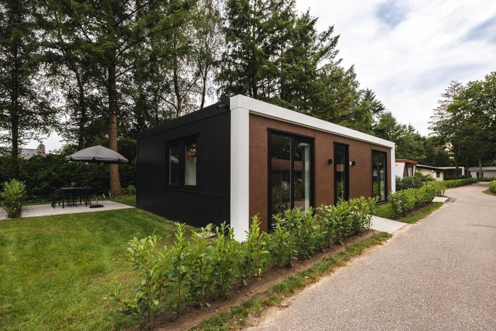 Tiny House 'De Dennenhut' — photo 1