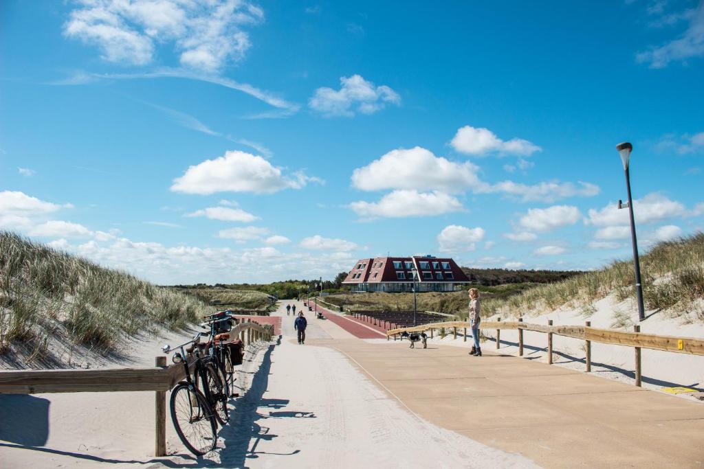 Strandhotel Buren aan Zee — photo 1