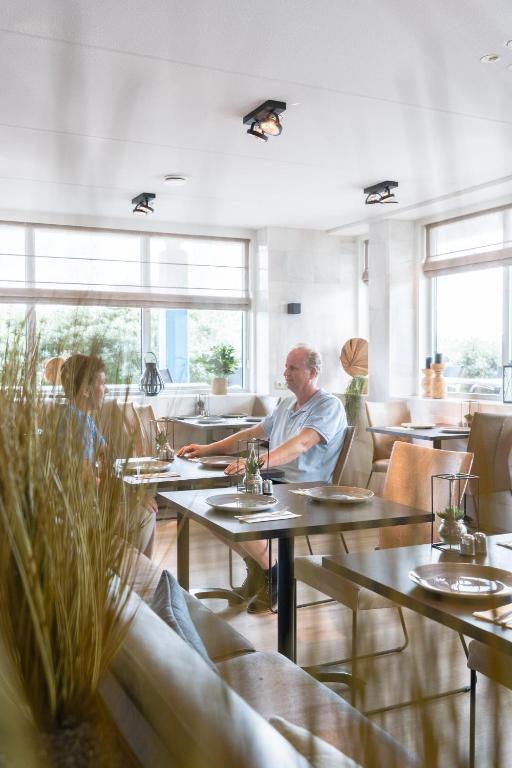 Strandhotel Buren aan Zee photo 3