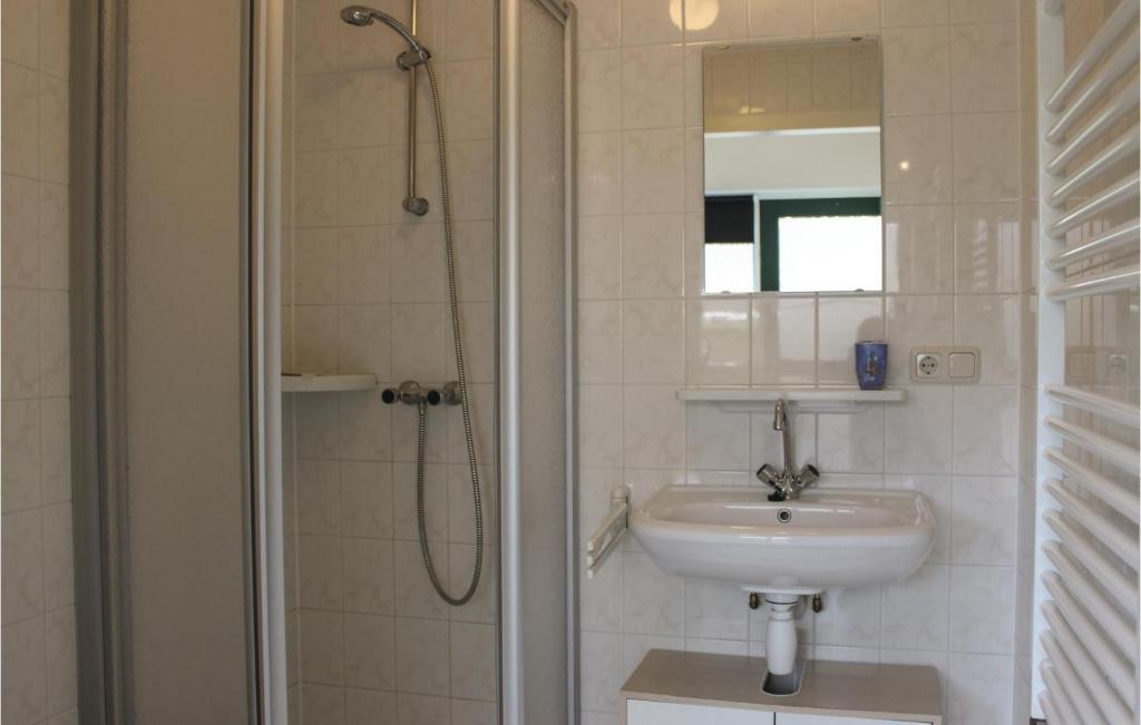 3 Bedroom Awesome Home In Tzummarum photo 3