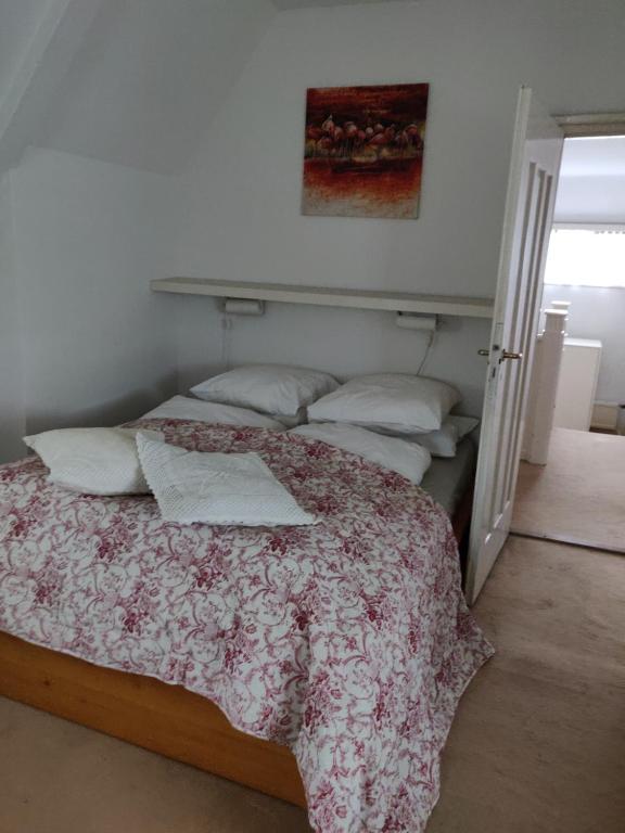 Zit slaapkamer op de 2e etage in een rietgedekte villa met gedeelde douche en keuken photo 2