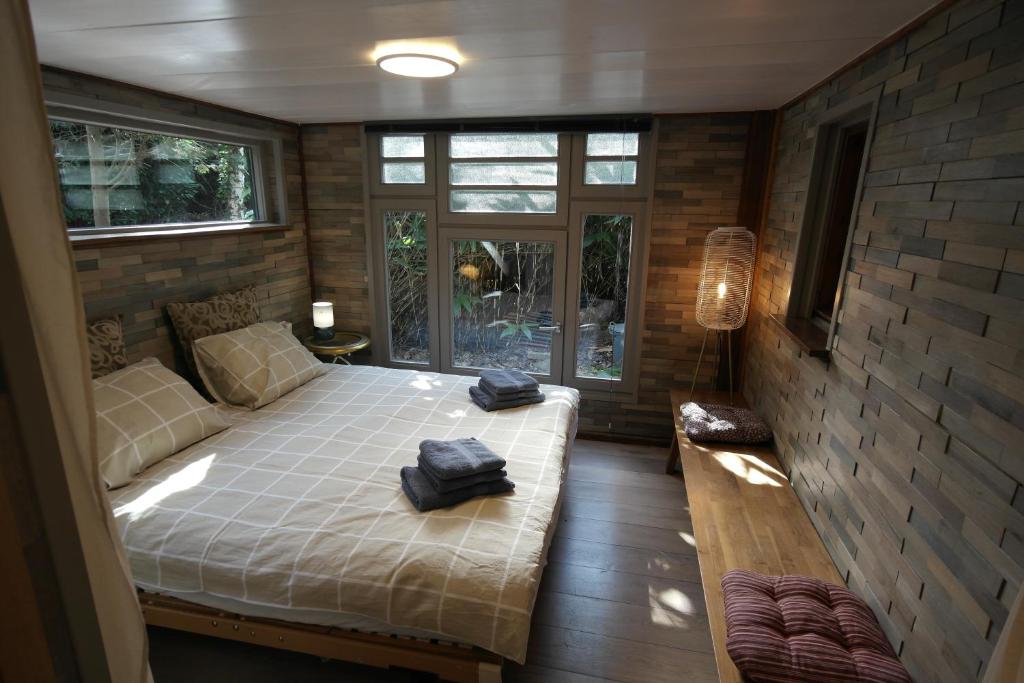 Chalet in paradise garden photo 2