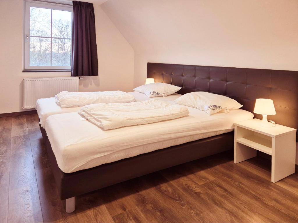 Zwanebloem 2 photo 2