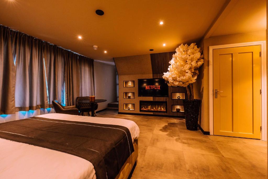 Hotel Buren — photo 1