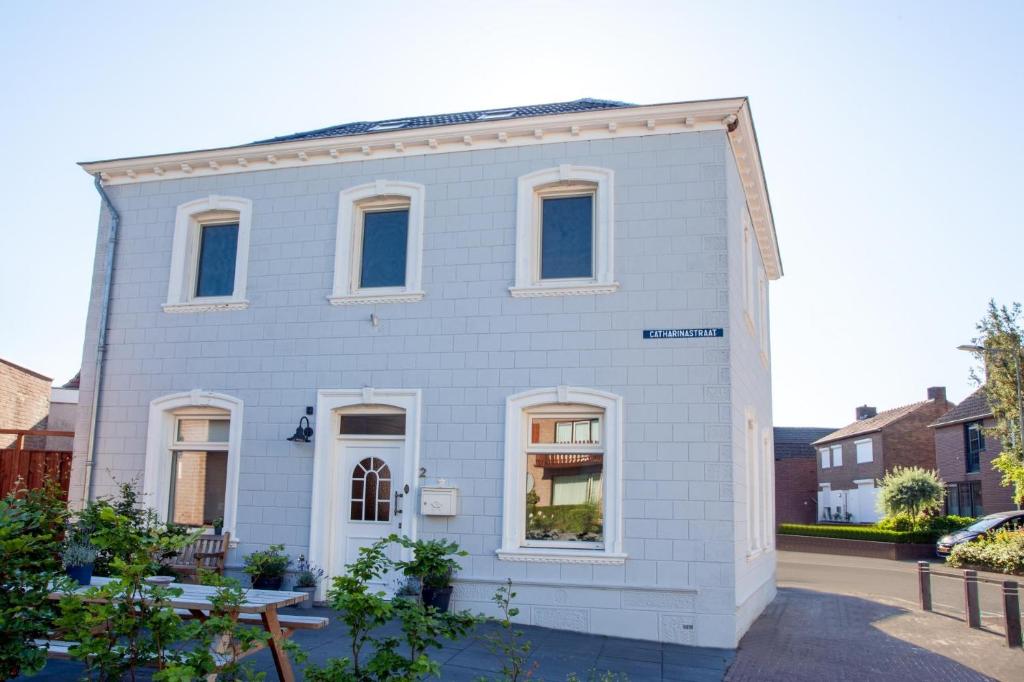 8P 3B Charming villa near Maastricht — photo 1
