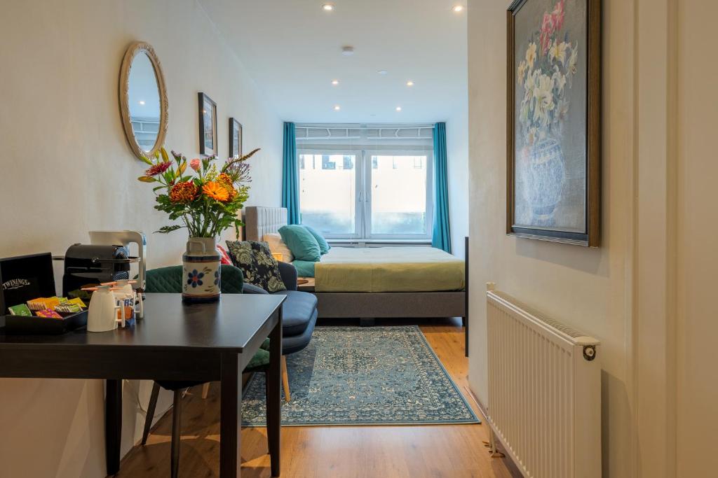 Suite with private bathroom near Vondelpark — photo 1