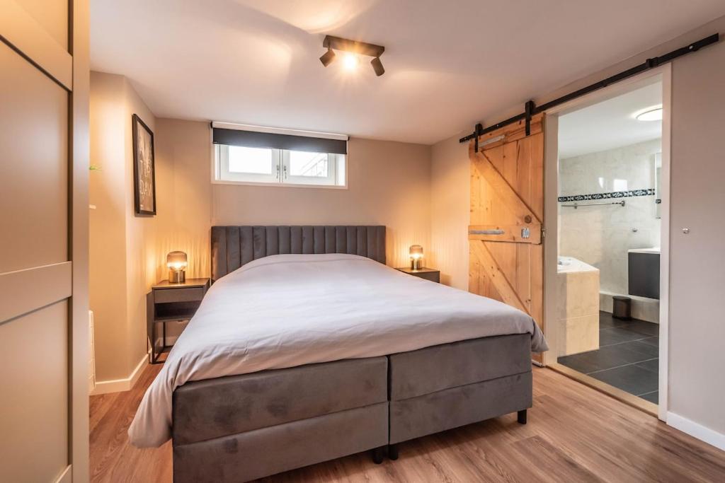 Spacious 120m2 Water Villa With Sauna Near Amsterdam photo 2