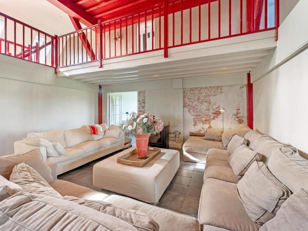 Spacious Holiday home De Pauwenhof photo 2