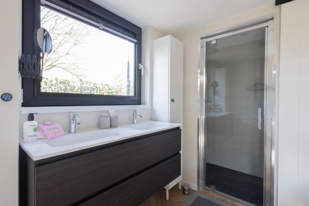Tiny Wellness House in Heinkenszand with a private sauna photo 3