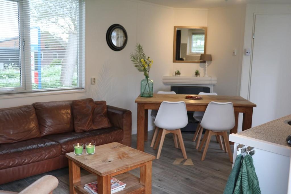Landelijk gelegen chalet aan de Vecht vlakbij Amsterdam — photo 1