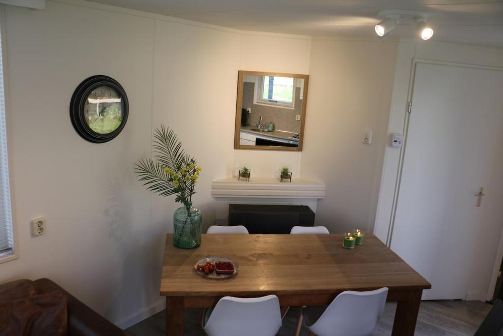 Landelijk gelegen chalet aan de Vecht vlakbij Amsterdam photo 3