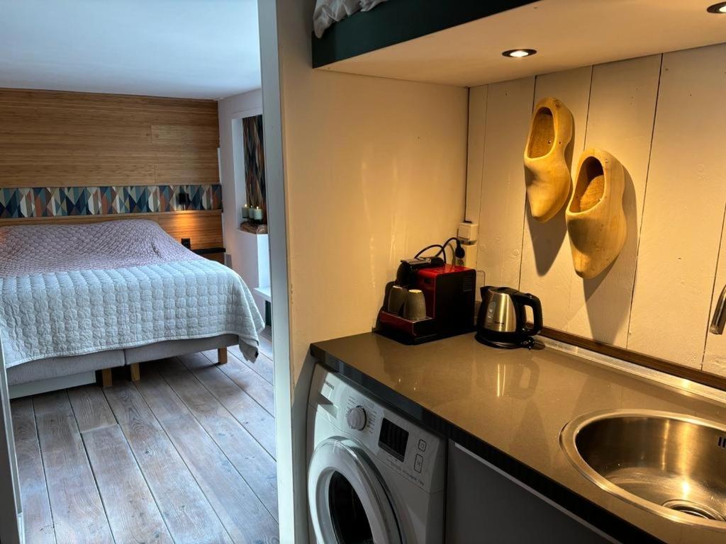 Houseboat Amsterdam photo 3