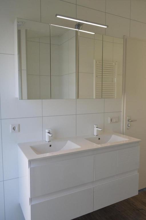Schaelsbergerbosch- 2 Bath FireplGarde photo 3
