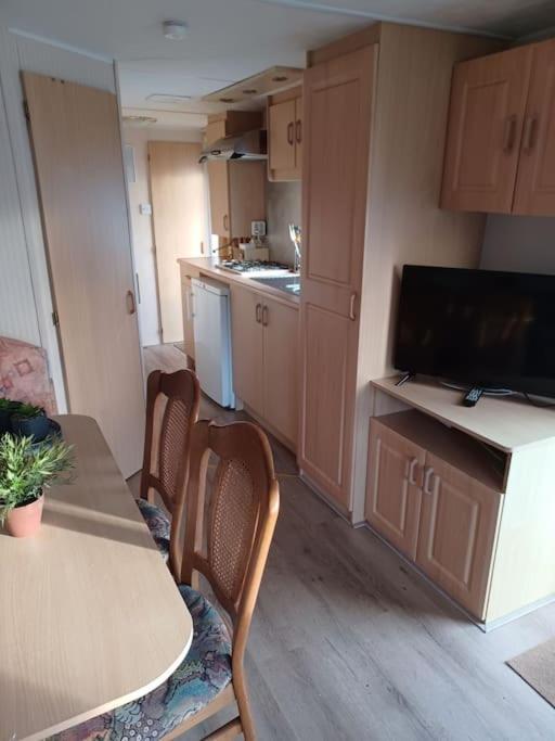 Chalet 108 met airco familie camping de Tien Heugten Schoonloo Drenthe photo 3