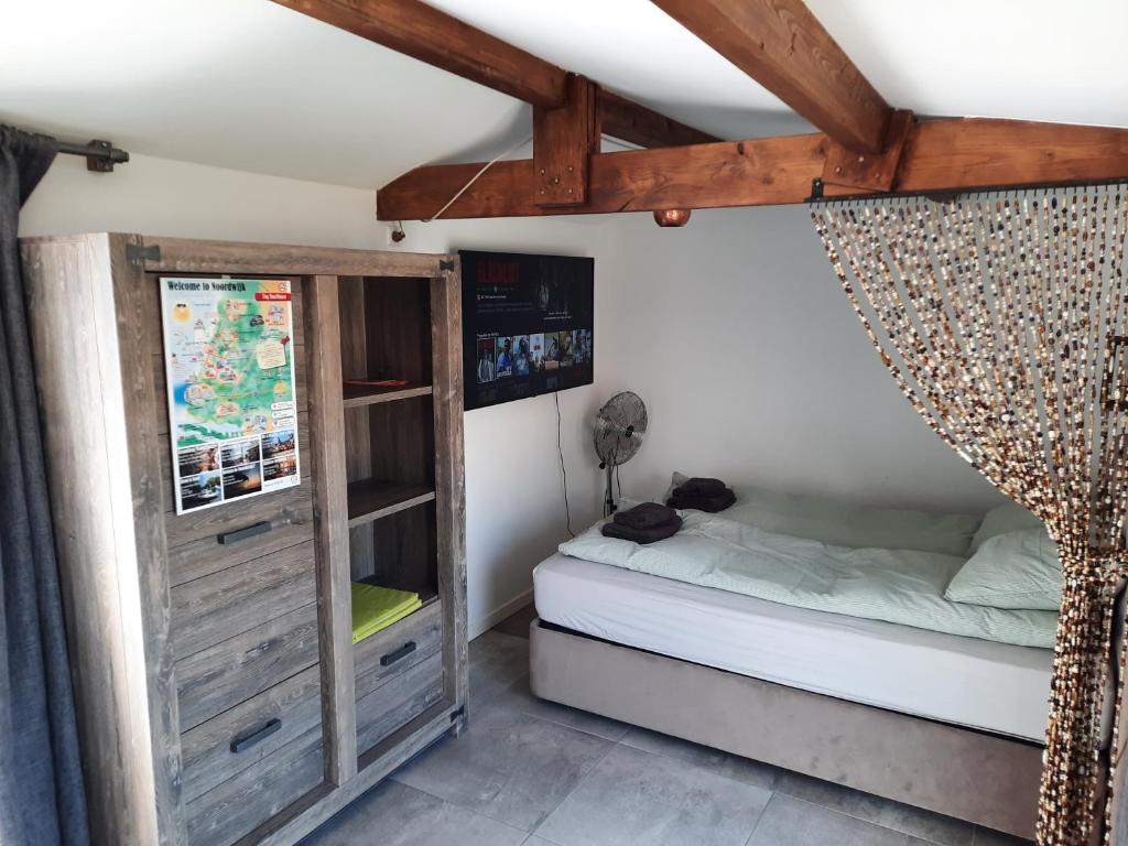 Tiny Beachstudio Not Bookable — photo 1