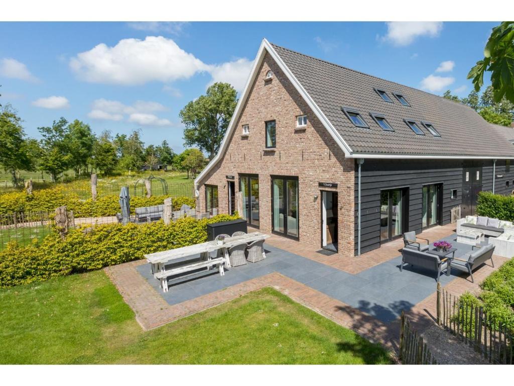 Family Home in Zeeland near Oranjezon Beach — photo 1