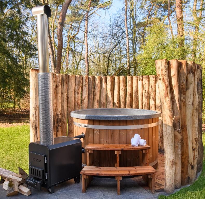 TinyLodge with hottub — photo 1