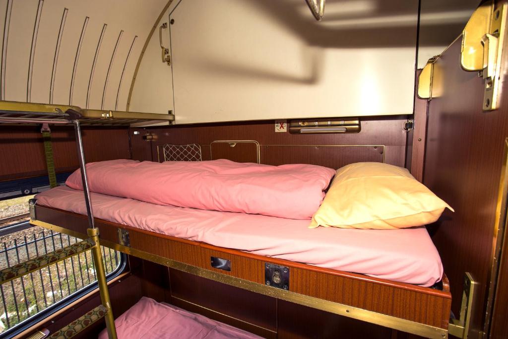 Train Lodge Amsterdam photo 2