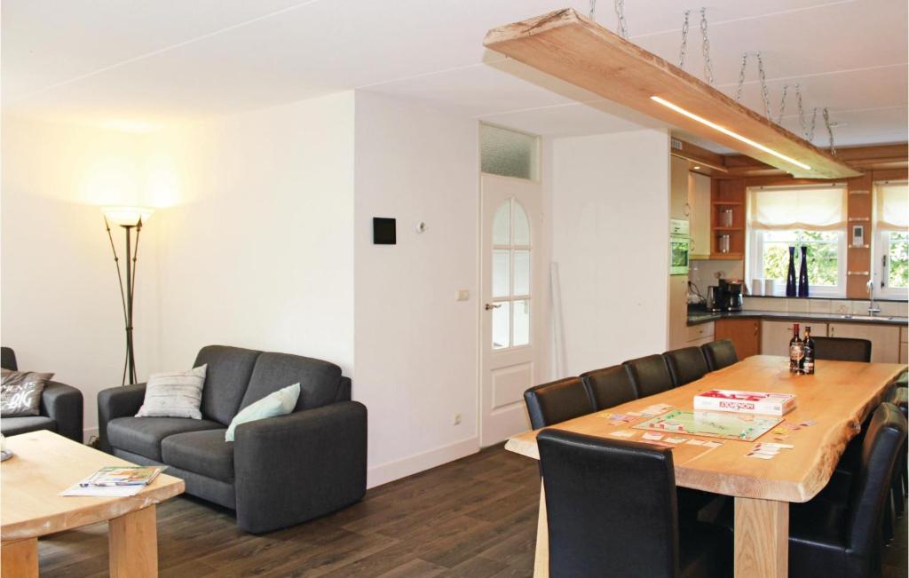 6 Bedroom Lovely Home In Lunteren photo 2