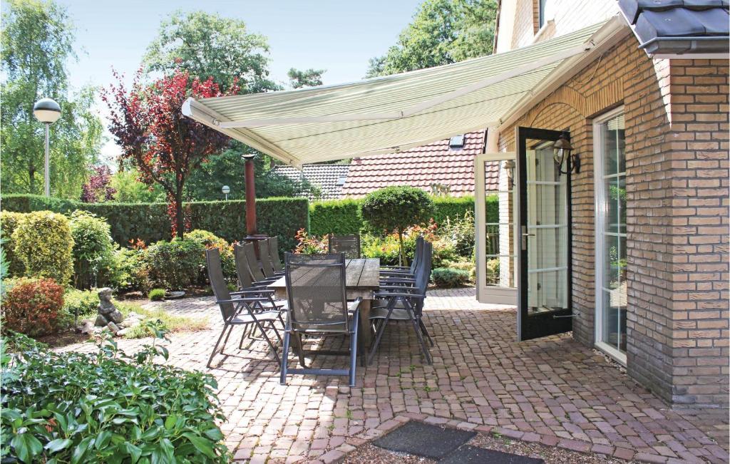 6 Bedroom Lovely Home In Lunteren photo 3