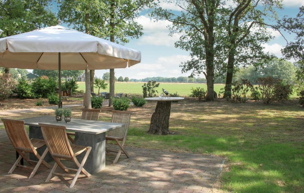 Three-Bedroom Holiday Home In Hoge Hexel photo 3