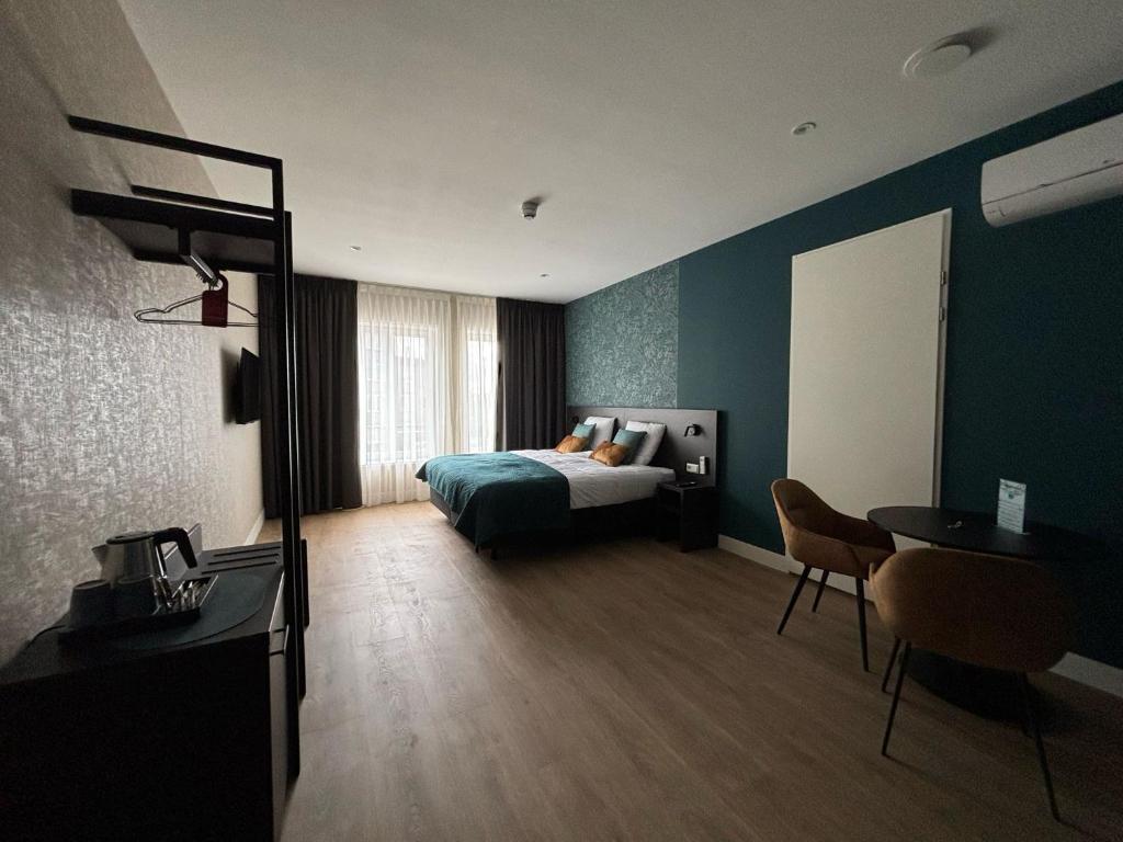 Hotel SIS - Rooms photo 2