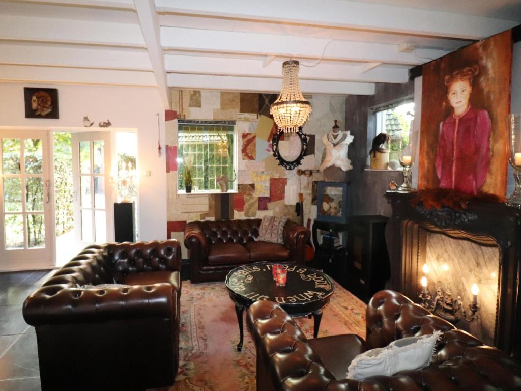 Atelier house with hot tub — photo 1