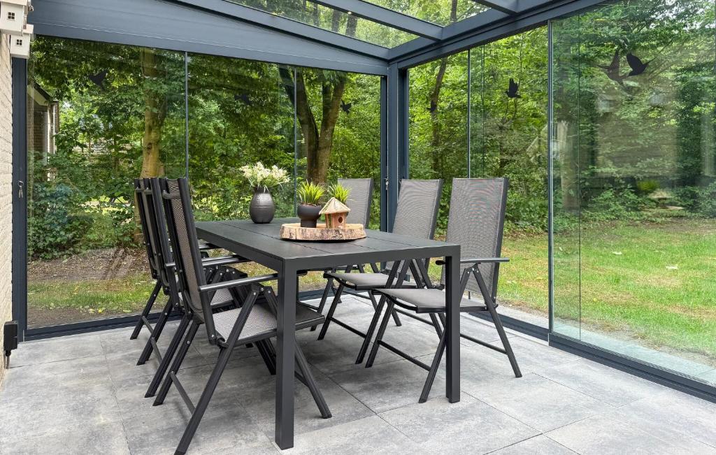 3 Bedroom Stunning Home In Hoeven photo 3