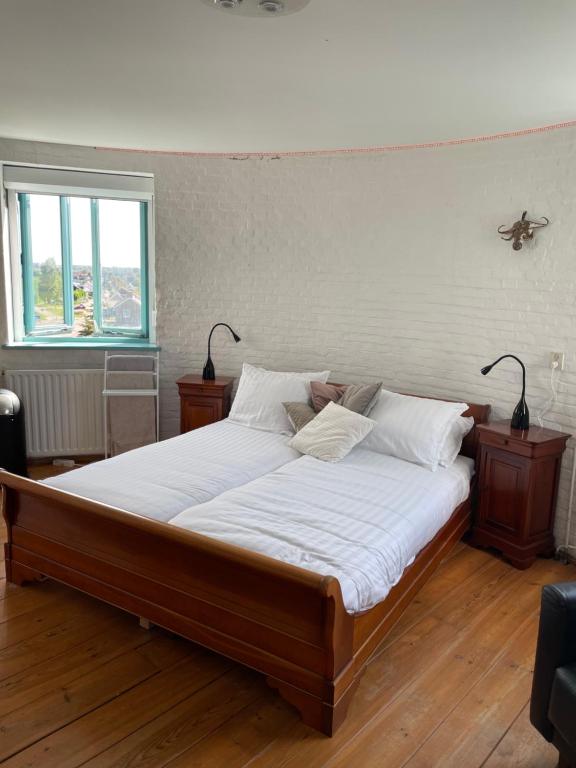 Torenkamer op de vijfde verdieping van de watertoren van Strijen photo 2