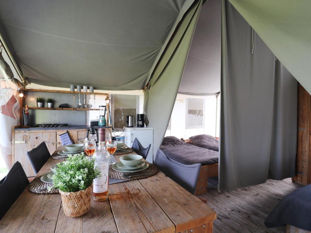 Glamping in Friesland with friends photo 2