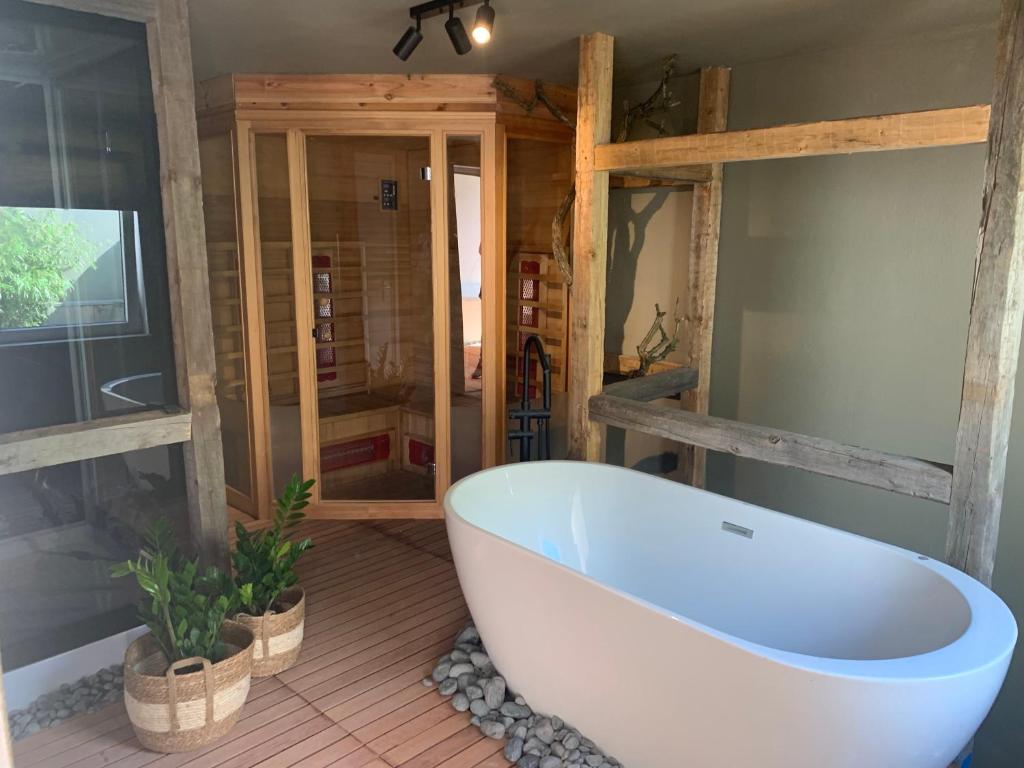 Wieler Wellness Huuske with private sauna photo 3