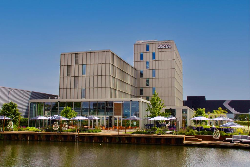 YOTEL Amsterdam photo 3