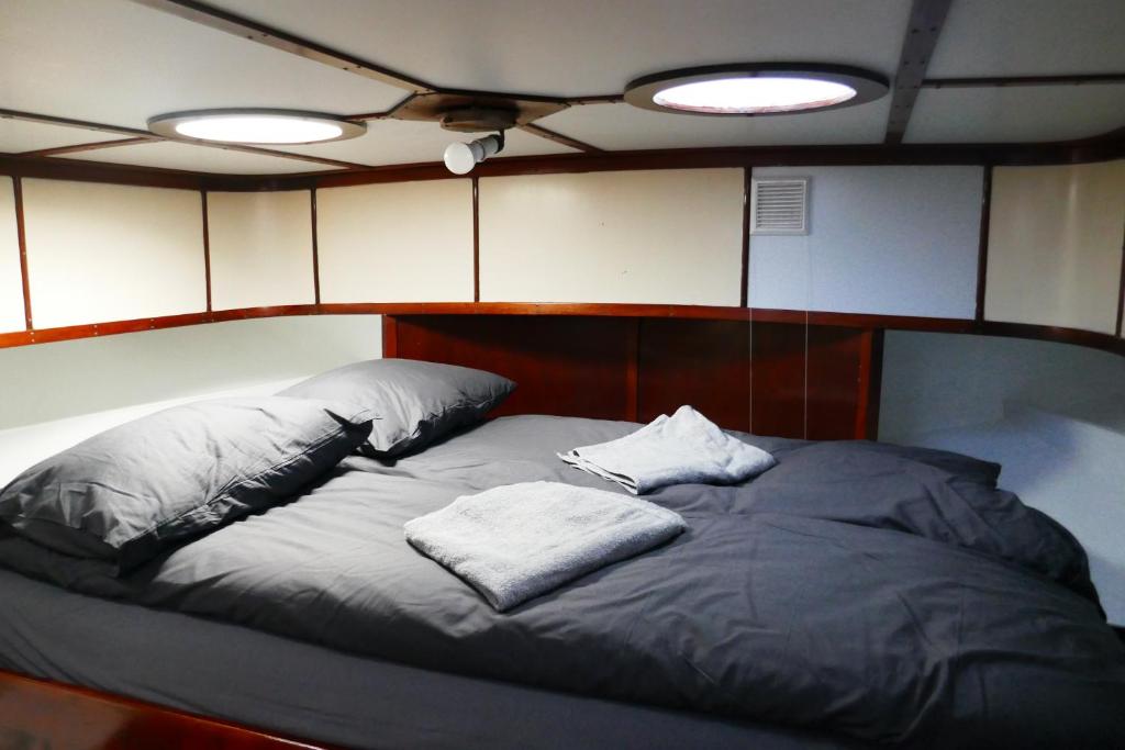 Boathotel Rotterdam Wilhelmina photo 2