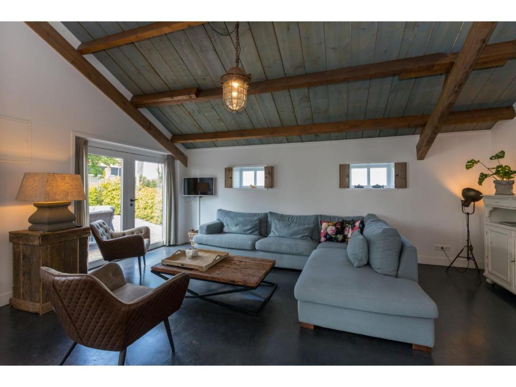 Mansion in Vrouwenpolder near Beach photo 2