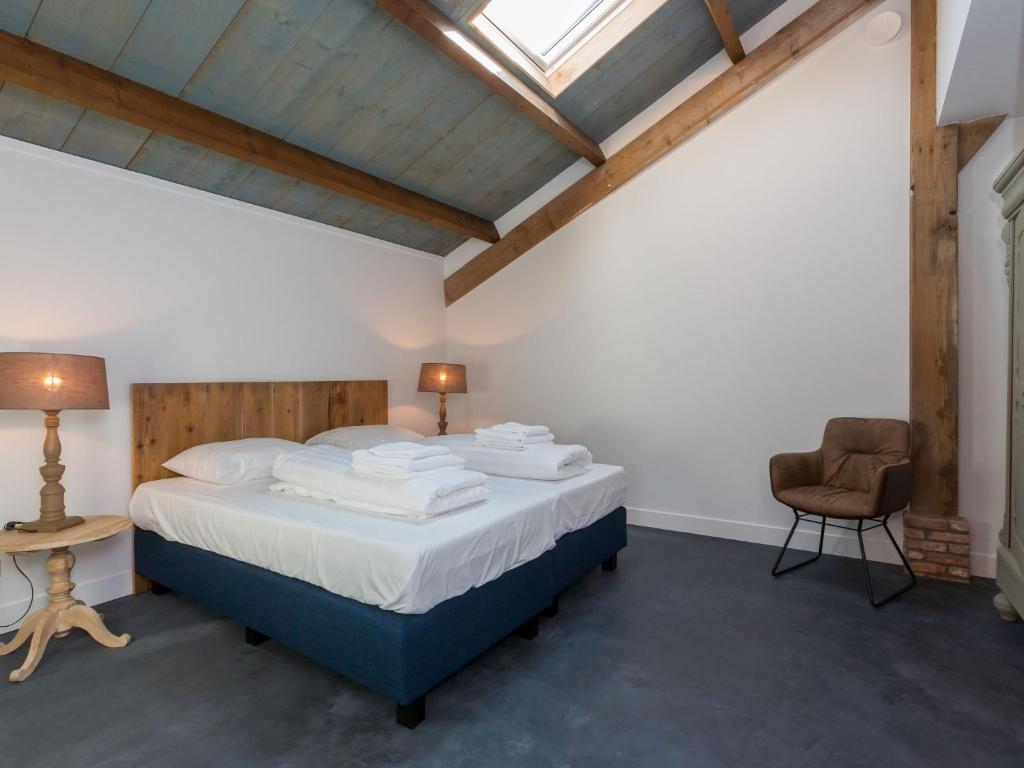 Mansion in Vrouwenpolder near Beach photo 3