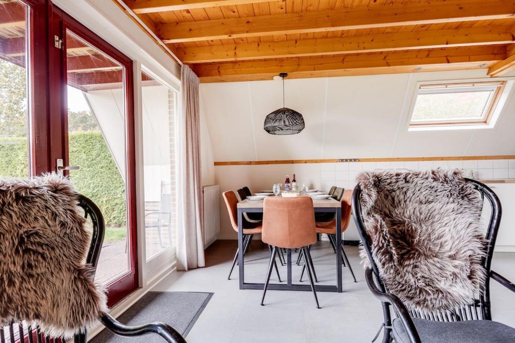 Tjiftjaf I Huisje met Uitzicht op Ruime Tuin photo 2
