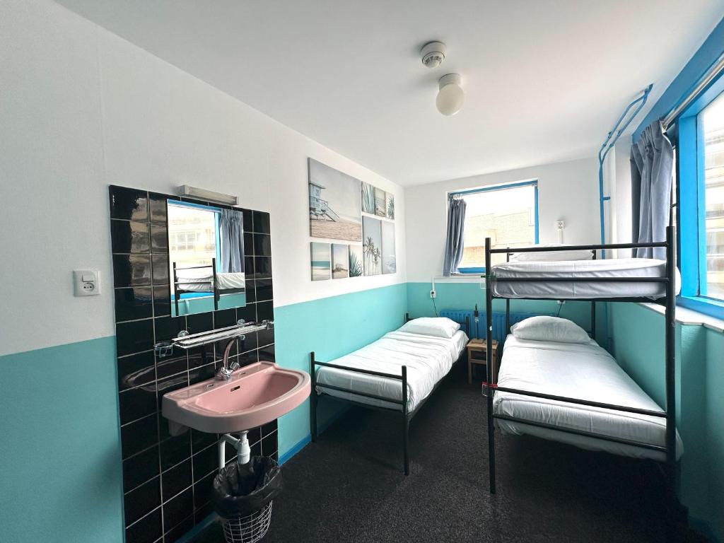 The Flying Pig Beach Hostel Age 18 to 40 photo 2