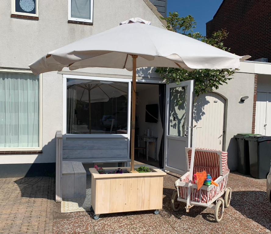 Hello Noordwijk - Familiehuis Quarles van Uffordstraat 77 — photo 1