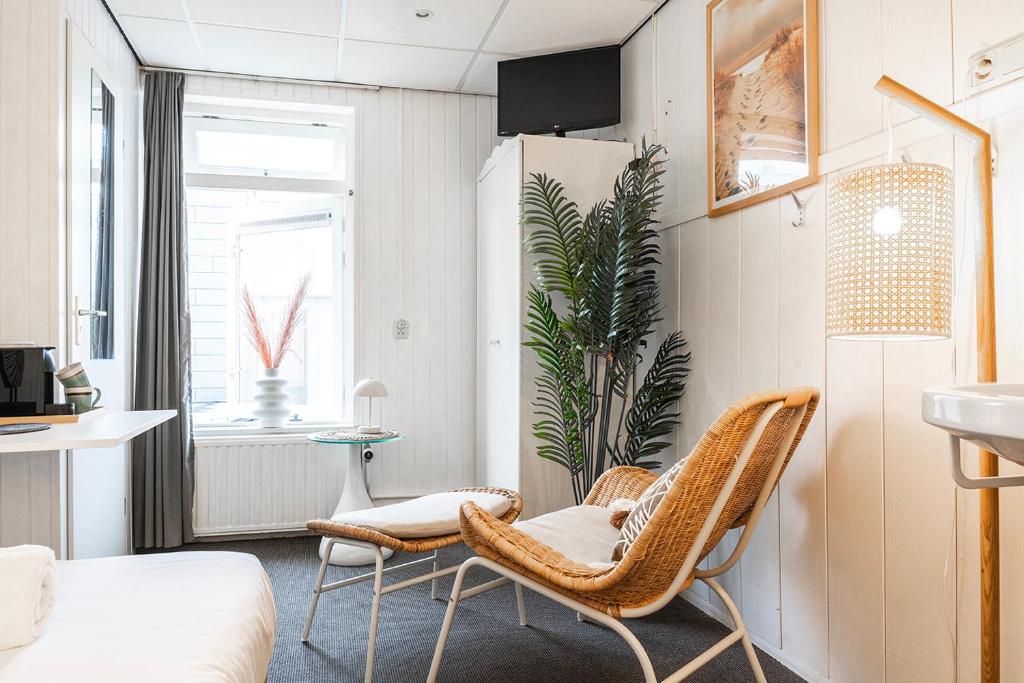 Cozy Seaside Escape on a Budget photo 2