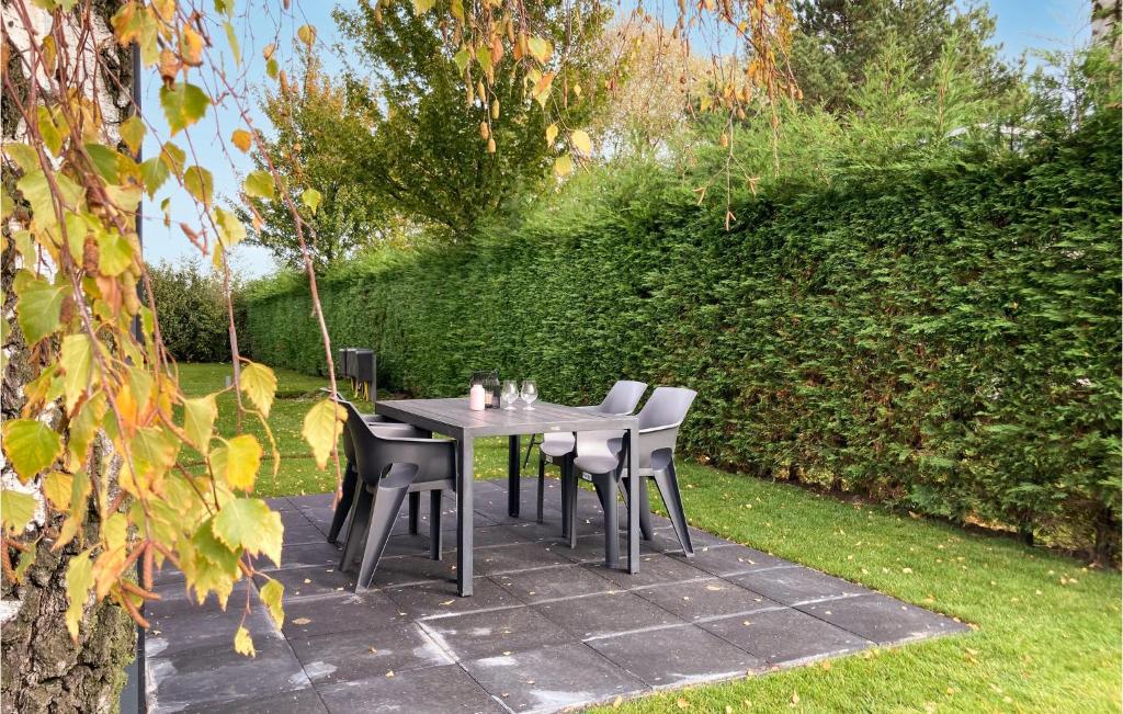 Pet Friendly Home In Heinkenszand photo 2