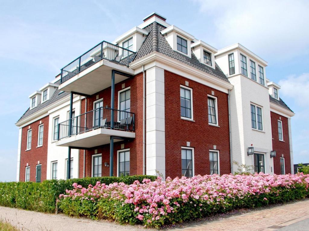 Apartment in Colijnsplaat near Lake and Sauna — photo 1
