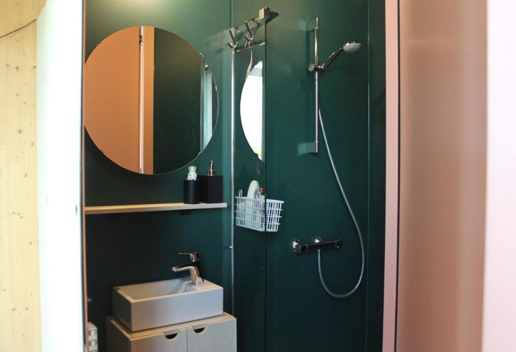 ROOTS Tiny House photo 3
