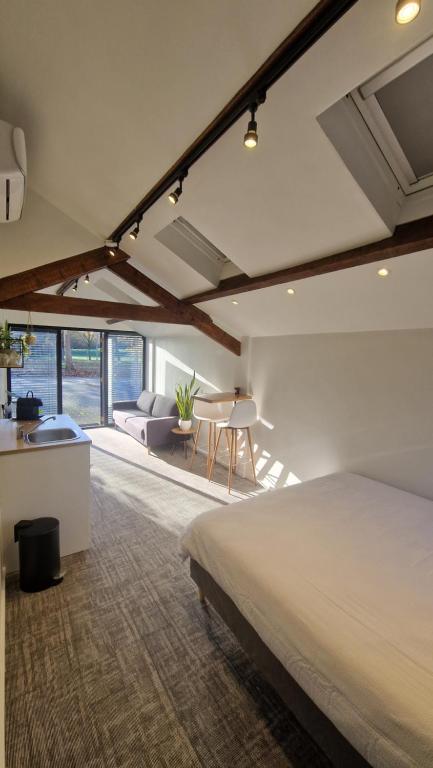 Suite 21 — photo 1