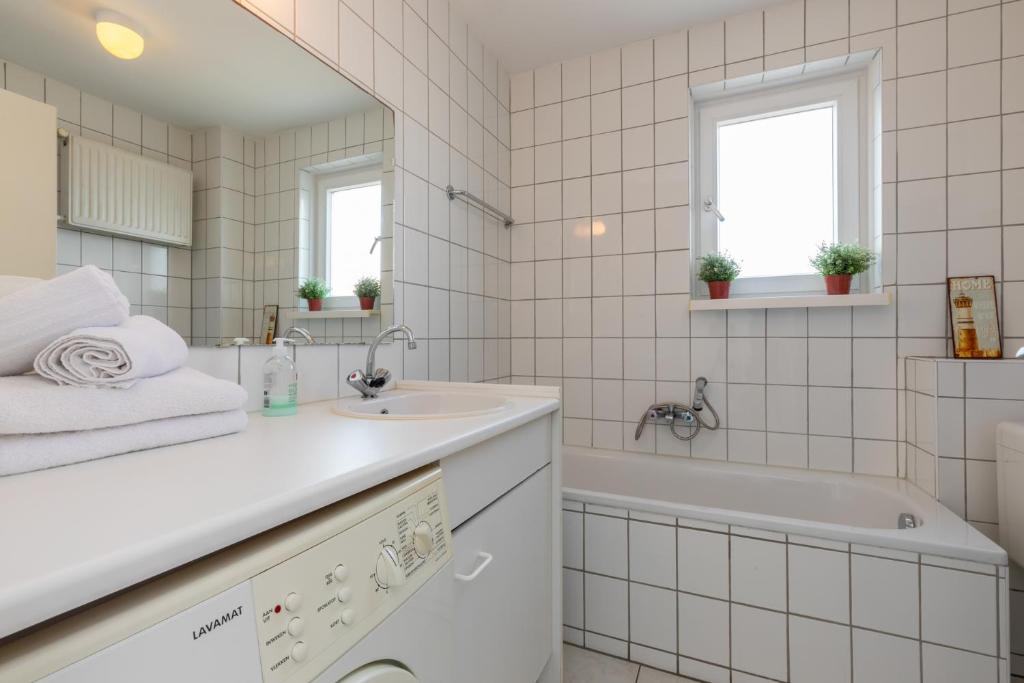Welcome in - Zomerwoning met zonnige terras photo 3